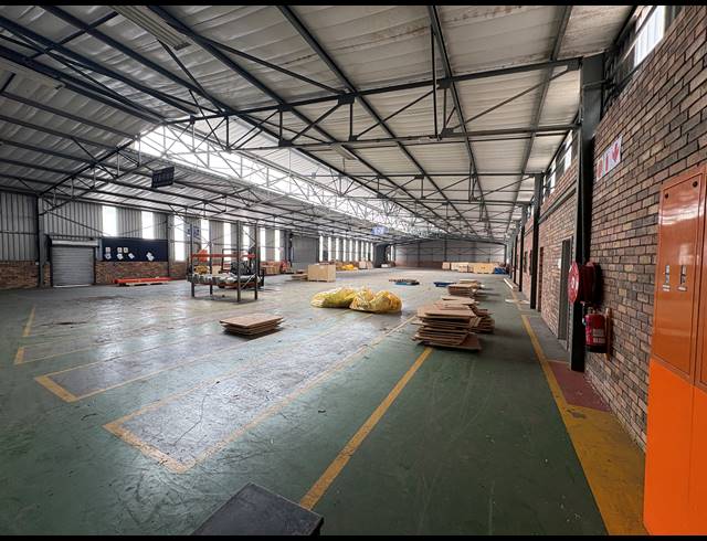 2,424M² WAREHOUSE TO LET IN SPARTAN